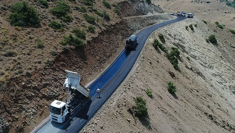Elazığ İl Özel İdaresi Palu İlçesi Örgülü Köyünde 1. Kat Asfalt Kaplama Çalışmasını Tamamladı