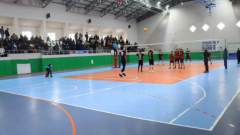 Malatya'da okullar arasında düzenlenen voleybol şampiyonası tamamlandı