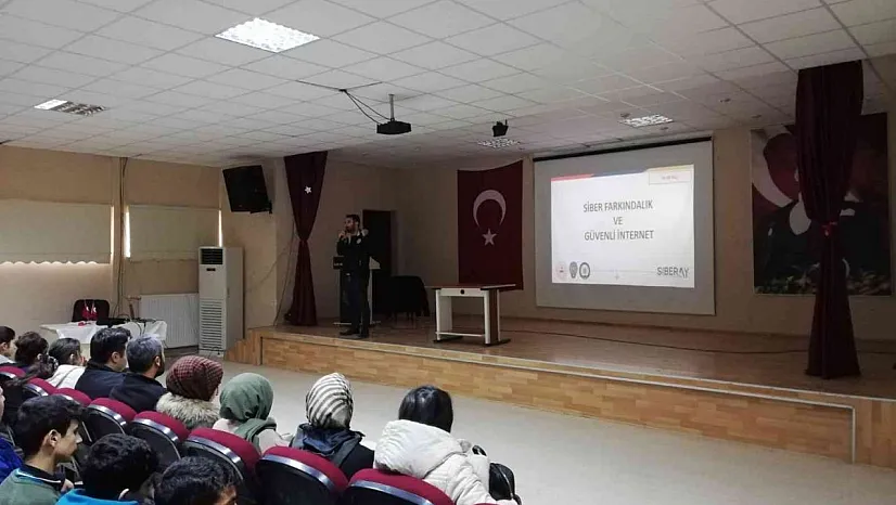 Malatya'da polis okullarda SİBERAY'I anlattı