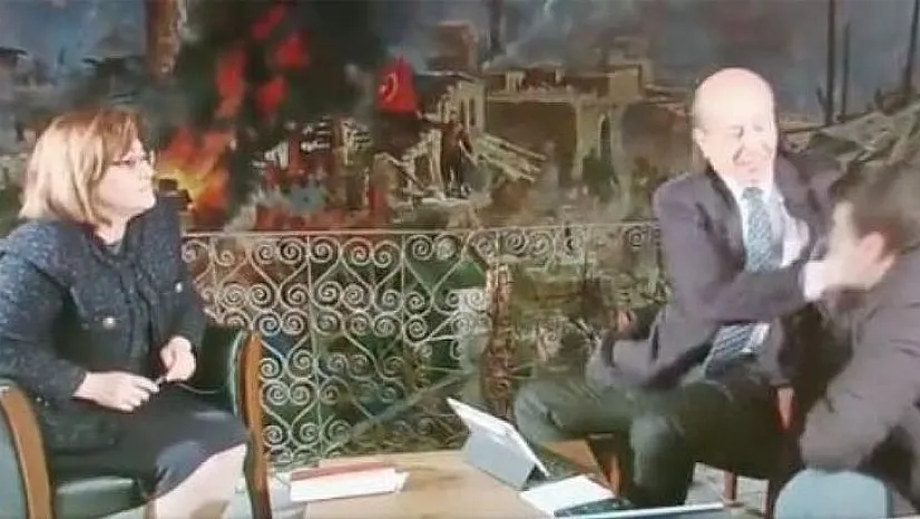 Muhabire Şiddet İstifa Getirdi