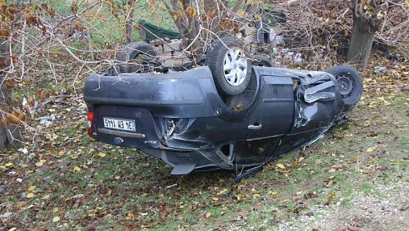 Sis Kazayı Beraberinde Getirdi, Otomobil Şarampole Devrildi: 4 Yaralı