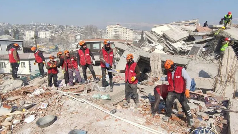 Yabancı uyruklu öğrenciler depremzedeler için seferber oldu